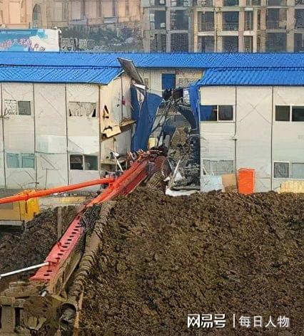 寧波億萬總裁父女被工地樁機砸中身亡 追悼會現場氣氛沉重